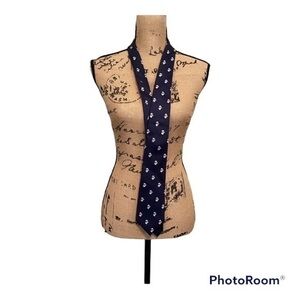 Men’s Tie Navy with Santa heads made by Hathaway 100% Silk